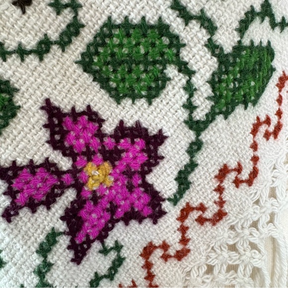 Embroidered Boho Mexican Mananita Poncho One size - Picture 5 of 13